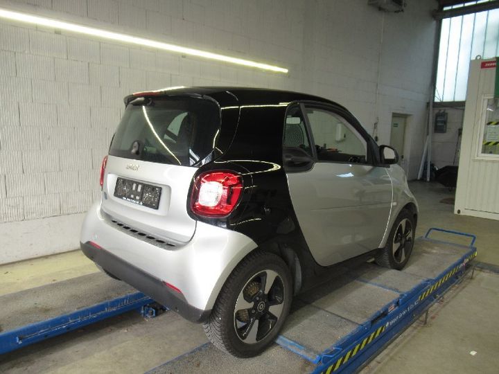 Photo 6 VIN: W1A4533911K434212 - SMART FORTWO COUPE (11.2014-&GT) 
