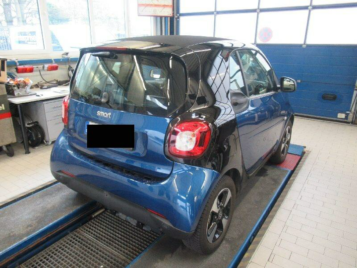 Photo 2 VIN: W1A4533911K437623 - SMART FORTWO COUPE (11.2014-&GT) 