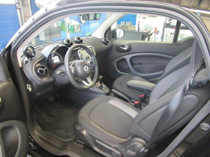 Photo 4 VIN: W1A4533911K437623 - SMART FORTWO COUPE (11.2014-&GT) 