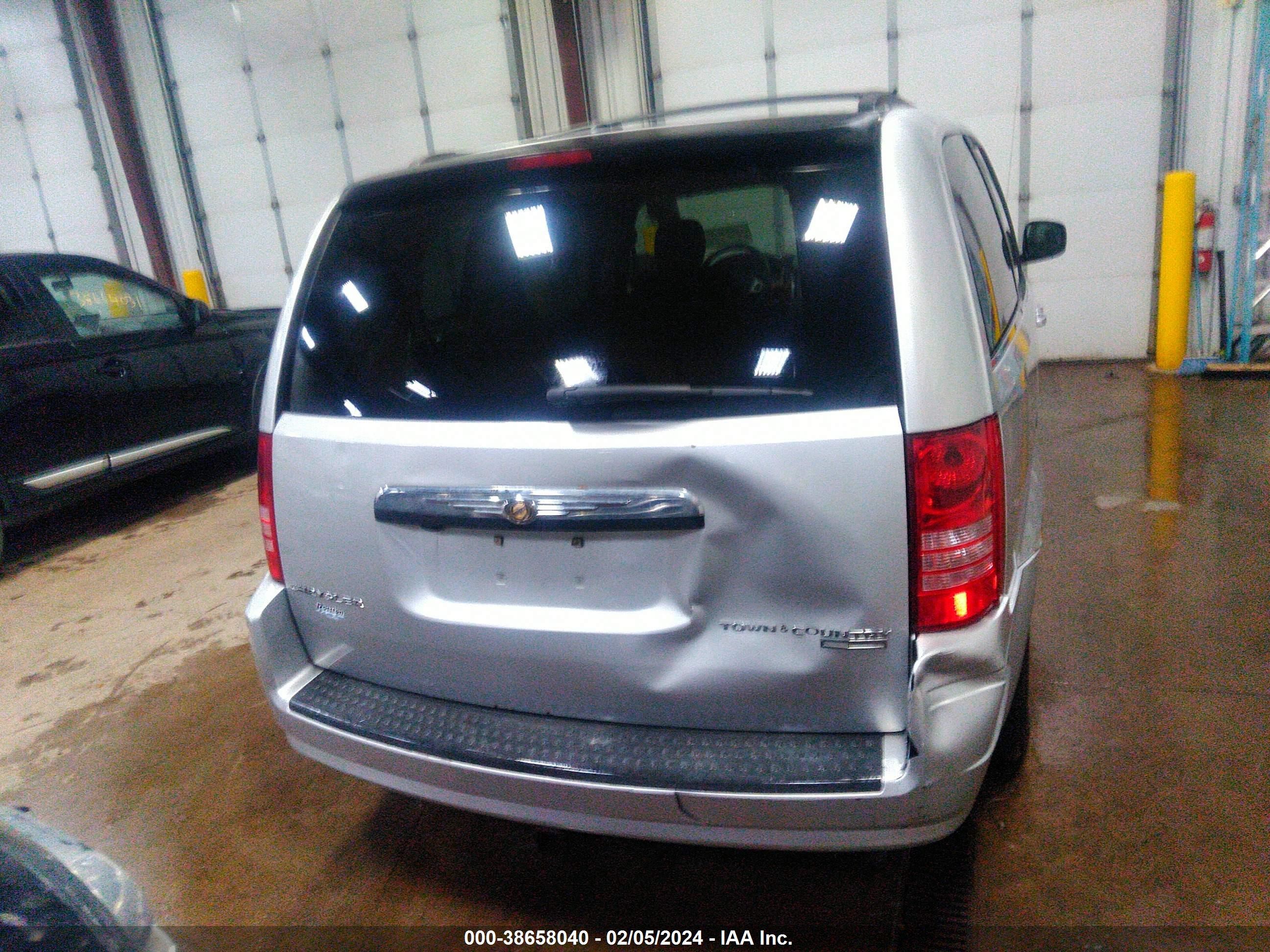 Photo 15 VIN: 2A8HR54109R630671 - CHRYSLER TOWN & COUNTRY 