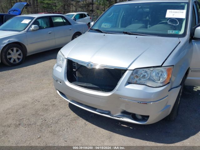 Photo 5 VIN: 2A4RR5DX2AR273640 - CHRYSLER TOWN & COUNTRY 