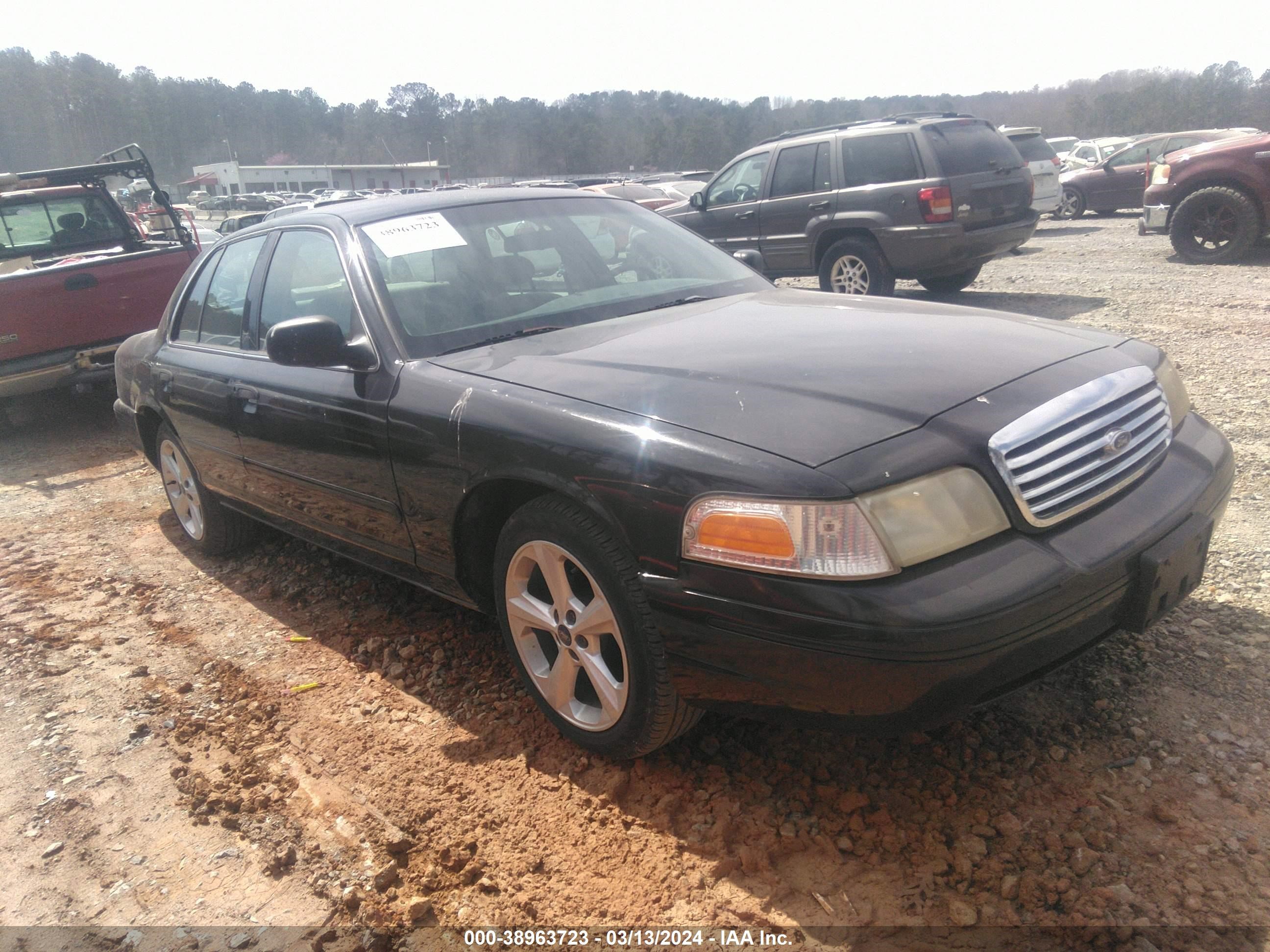 VIN: 2FAFP71WXYX137385 - ford crown victoria