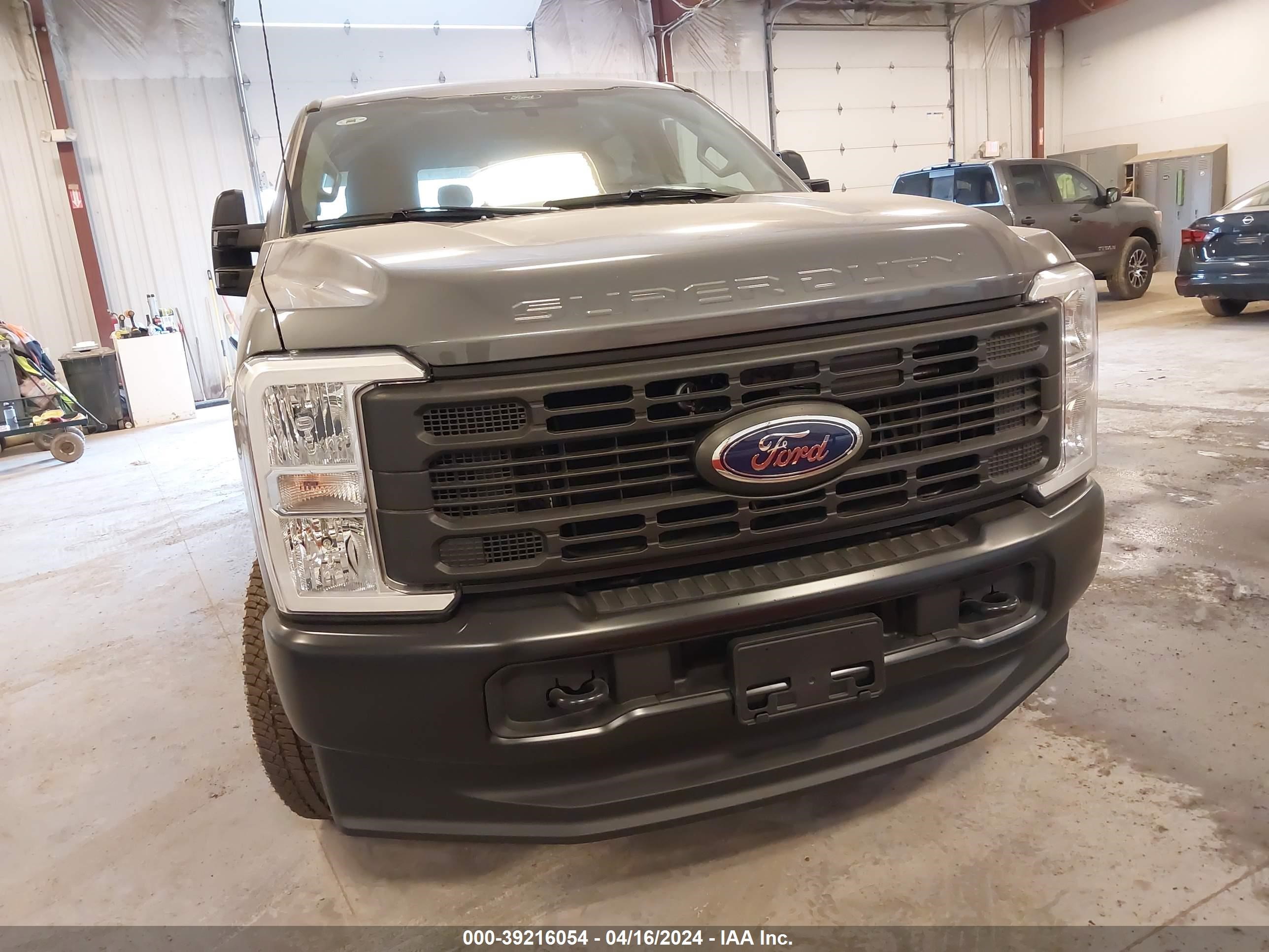 Photo 10 VIN: 1FT8W3BA2RED76370 - FORD F350 