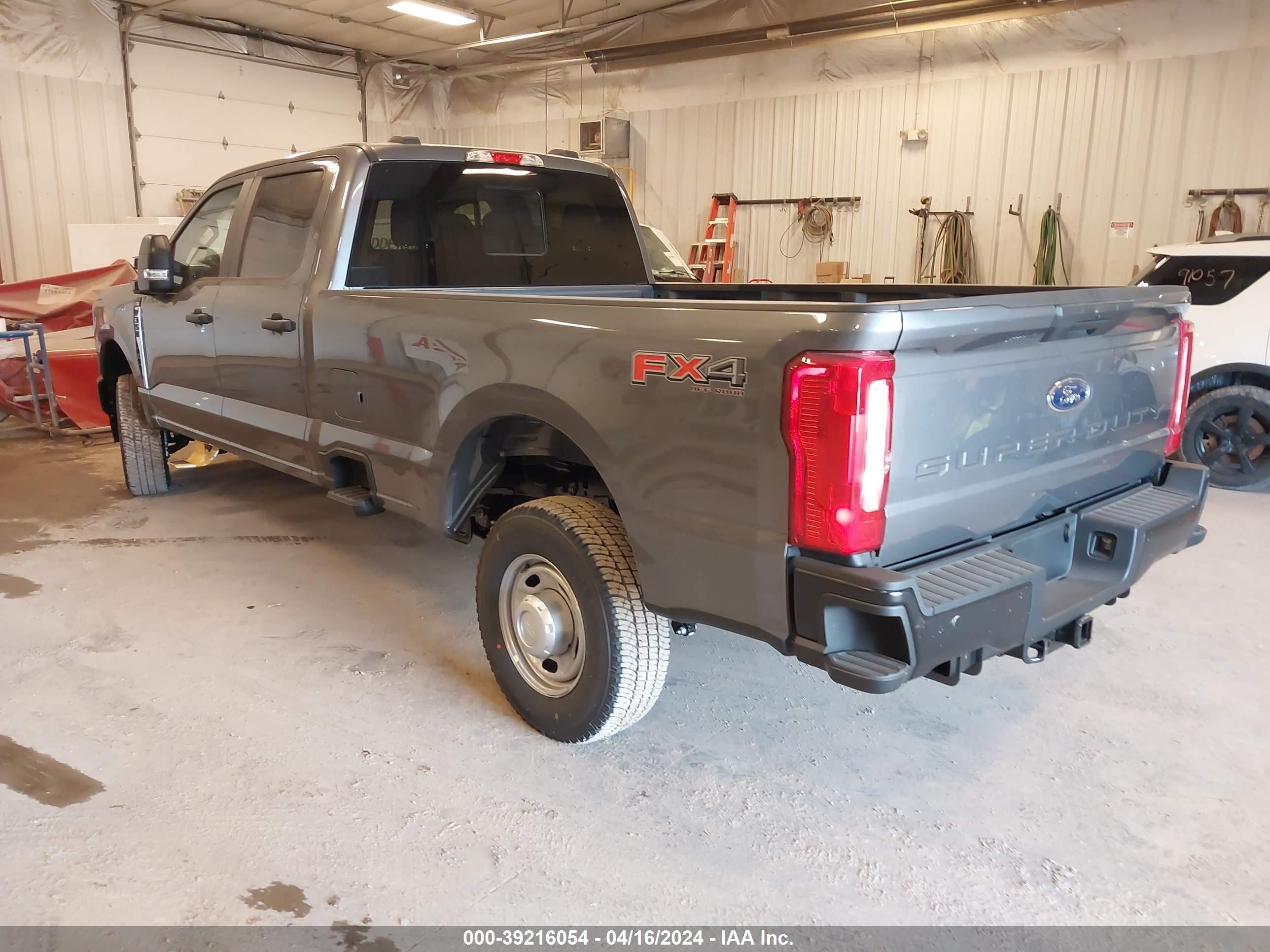 Photo 2 VIN: 1FT8W3BA2RED76370 - FORD F350 