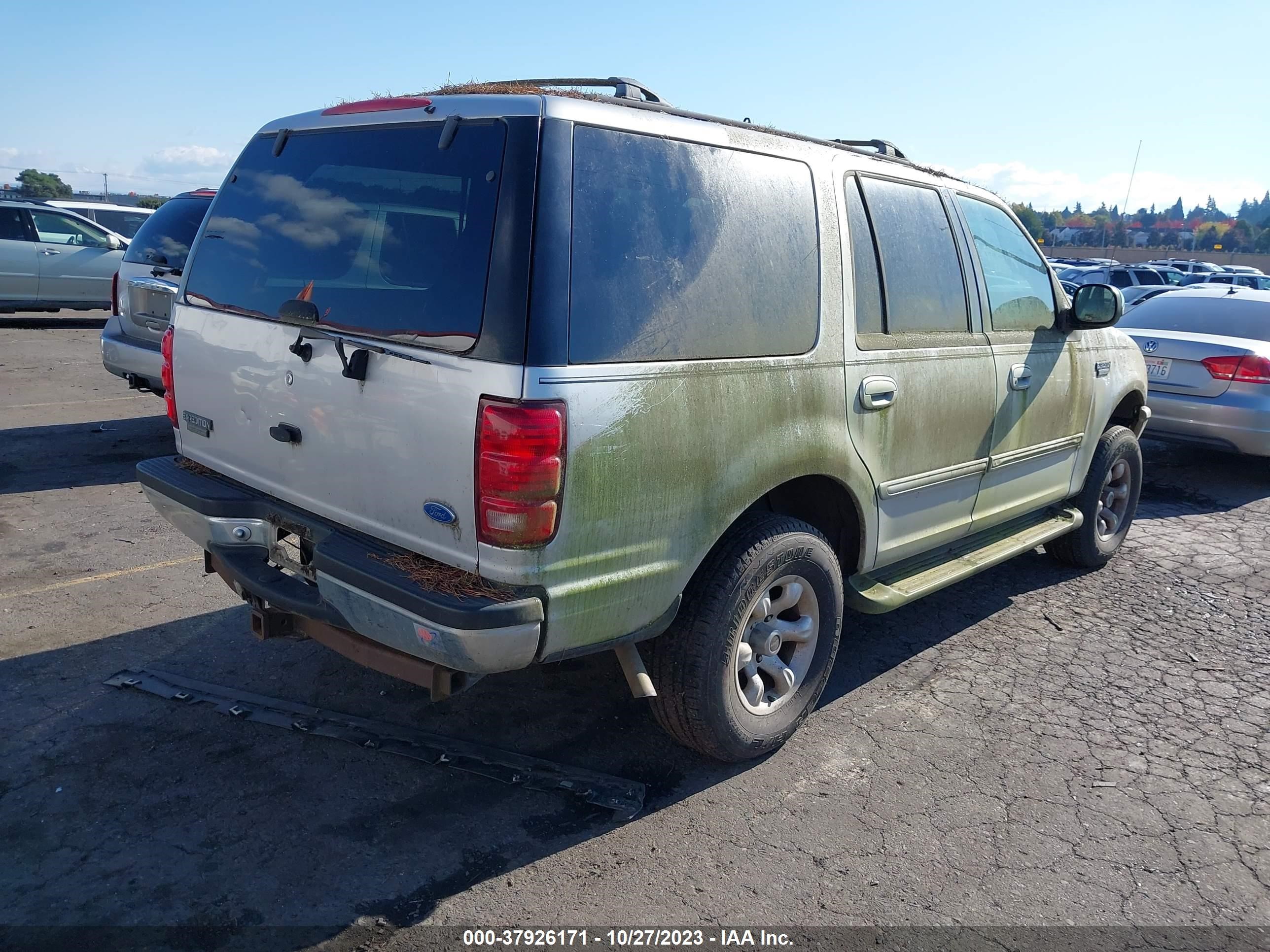 Photo 3 VIN: 1FMFU18L1VLB93943 - FORD EXPEDITION 