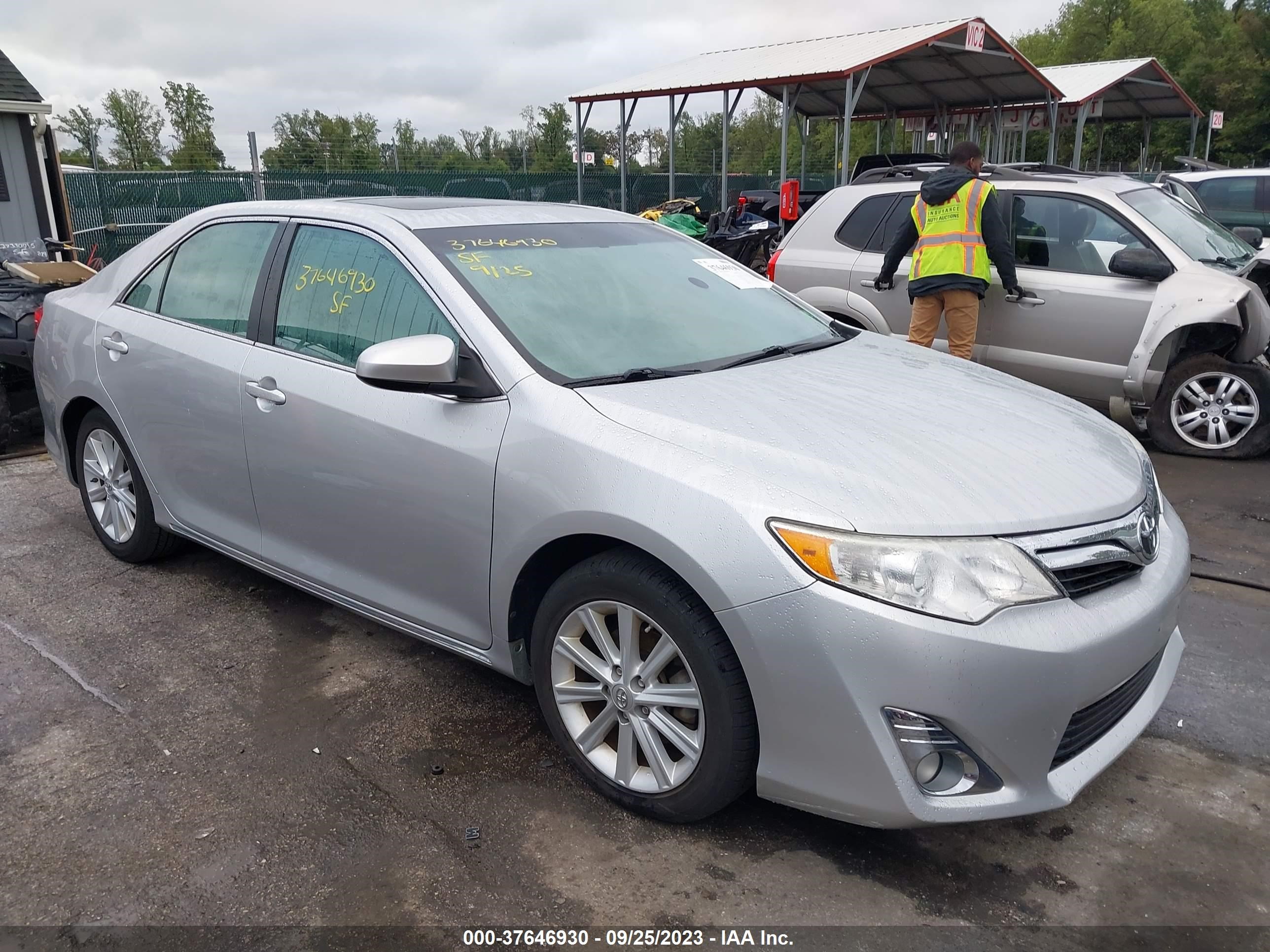 VIN: 4T4BF1FKXER351862 - toyota camry
